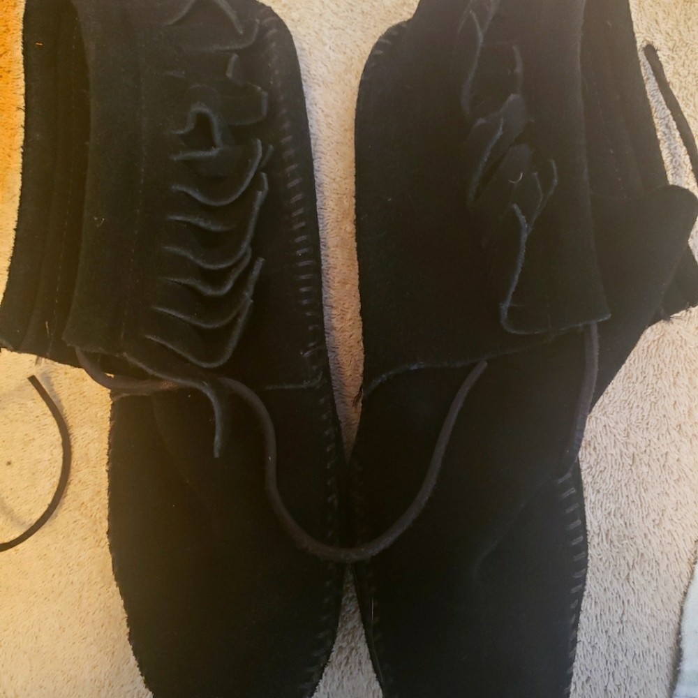 Minnetonka Moccasins Size 8.5